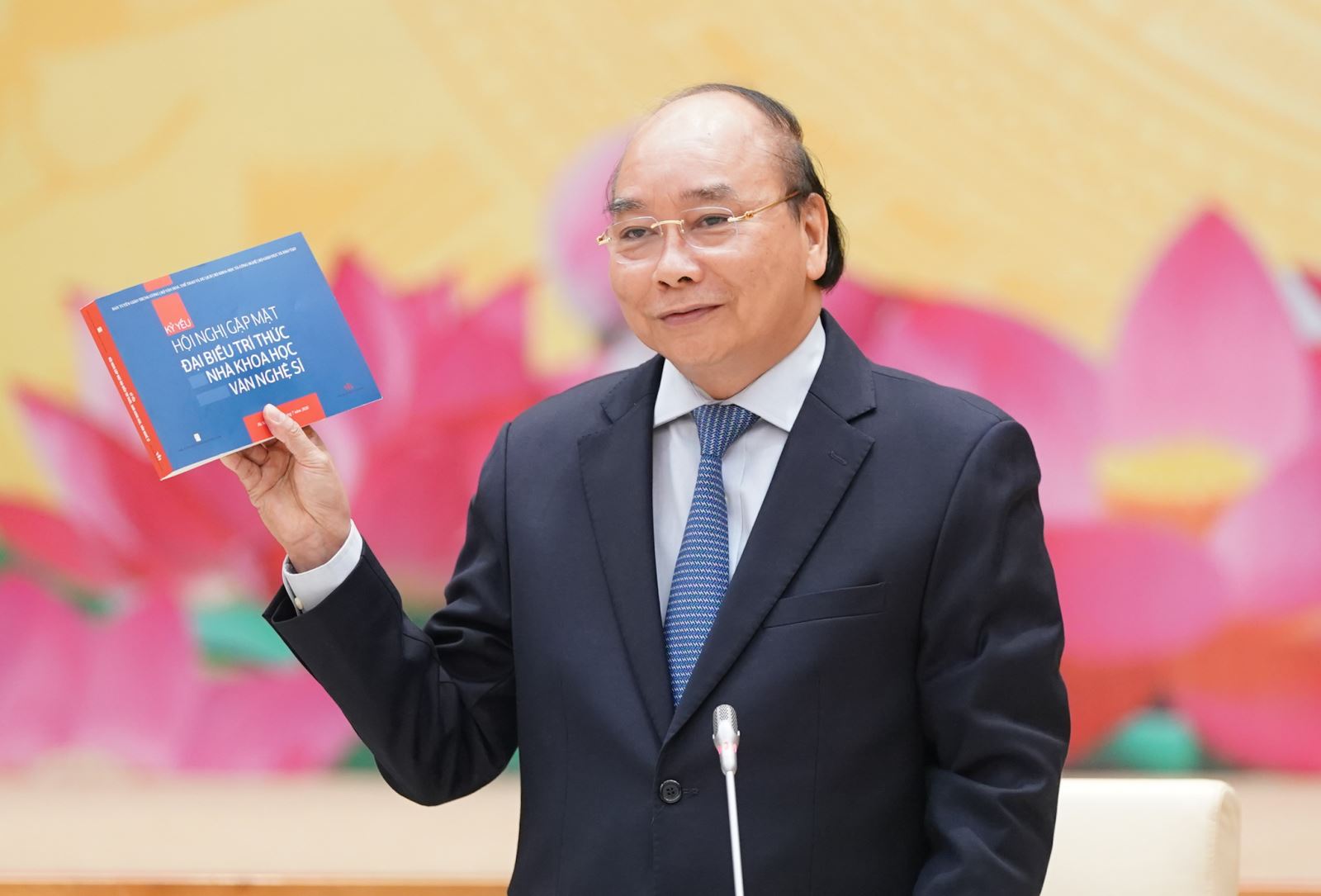 Thủ tướng Nguyễn Xuân Phúc phát biểu tại buổi gặp mặt.