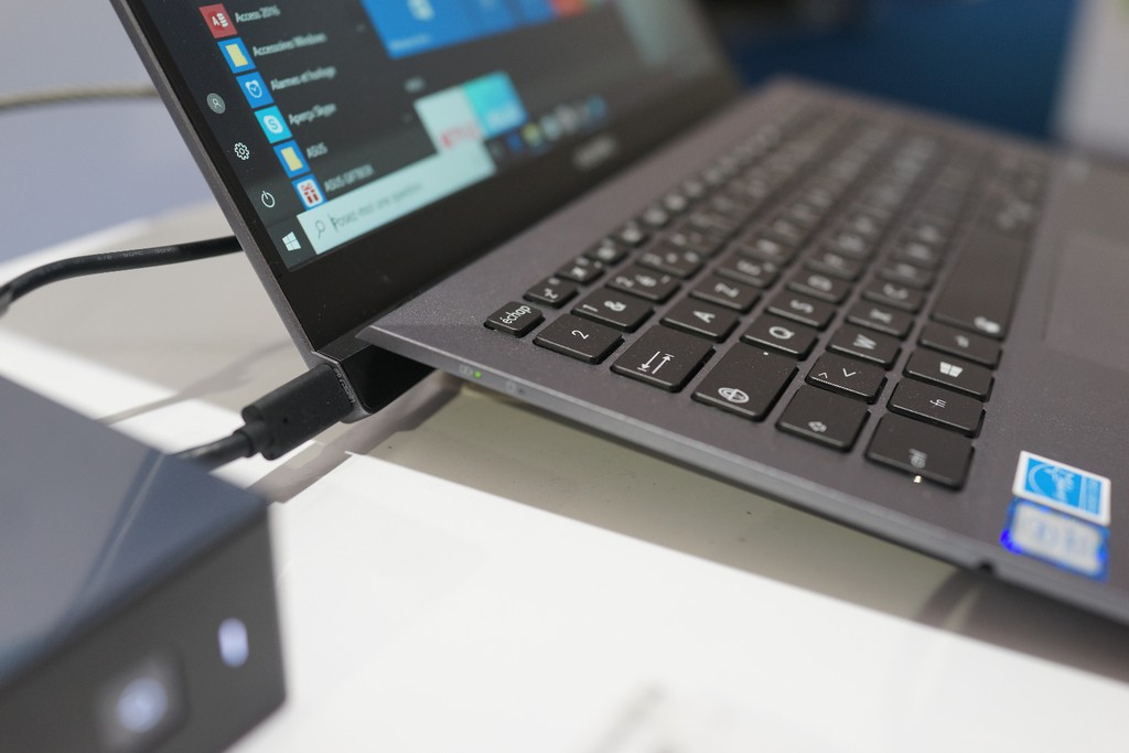 IFA 2019: AsusPro B9 laptop 14 inch nhẹ nhất thế giới ảnh 4