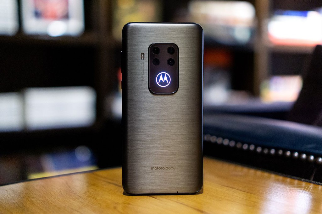 IFA 2019: Motorola One Zoom, camera hầm hố, vân tay dưới màn hình, giá 450 USD ảnh 3