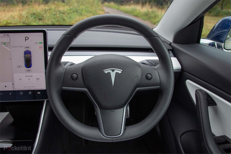 Soi nội thất và hệ thống thông tin giải trí trên Tesla Model 3