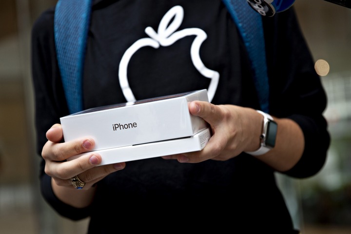 Bloomberg: Apple đã trở thành tay buôn dịch vụ chính hiệu