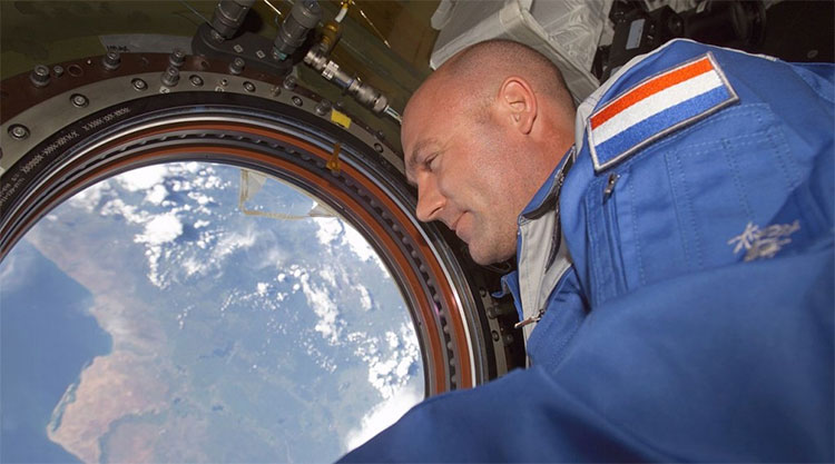 Phi hành gia André Kuipers trên trạm ISS. 