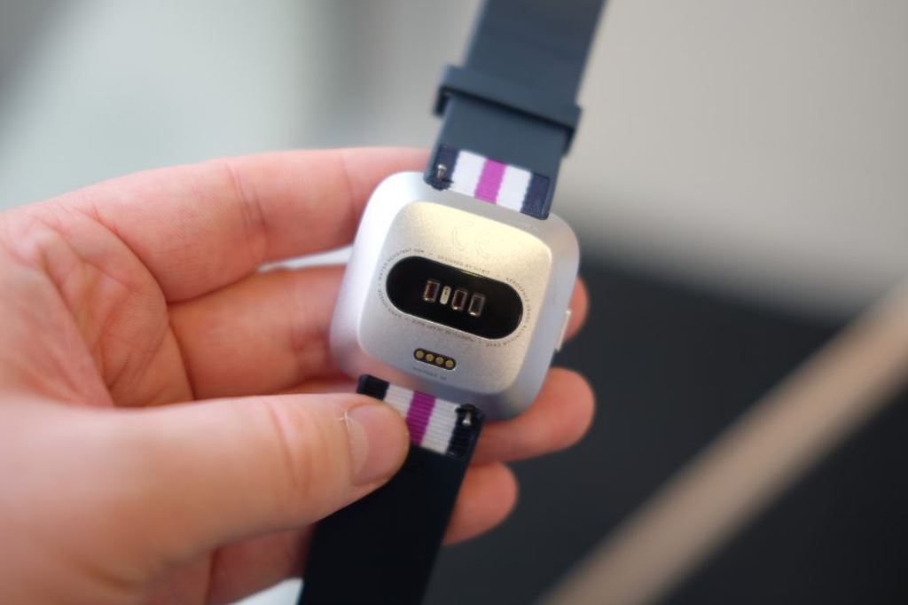 Fitbit Versa Lite ra mắt, nhiều tính năng và rẻ hơn Apple Watch ảnh 3
