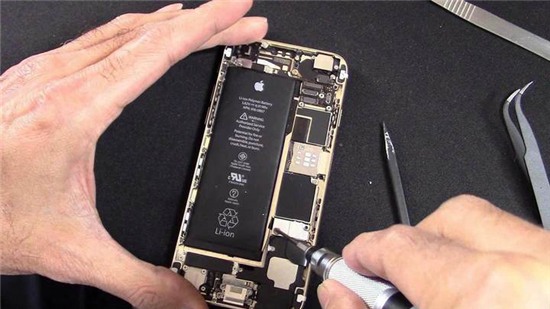 Apple sẽ chấp nhận sửa chữa iPhone dùng pin của bên thứ ba