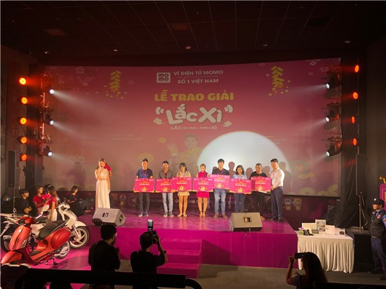 Ví điện tử MoMo trao giải thưởng Lắc Xì