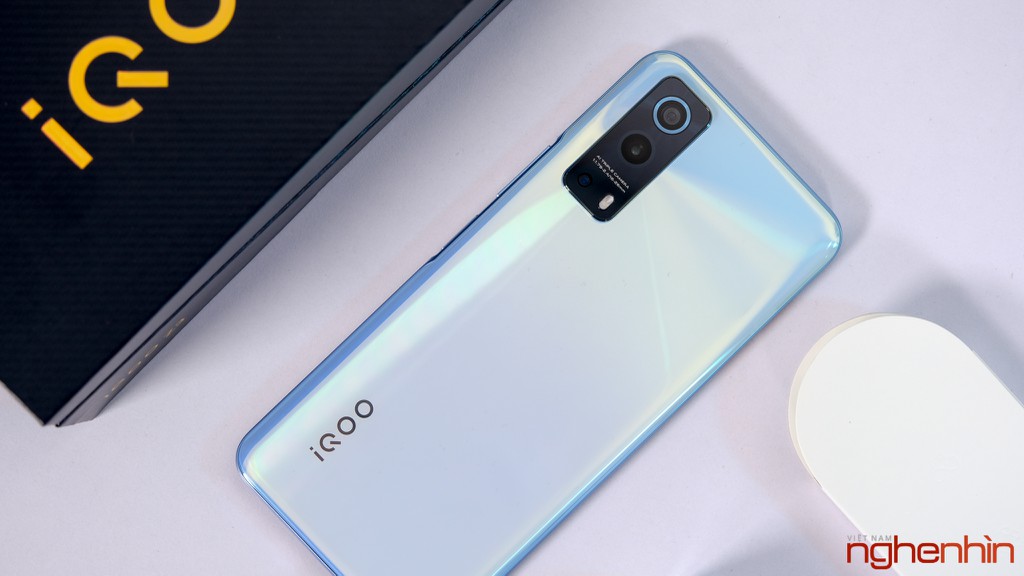 Trên tay iQOO Z3: gaming phone giá xách tay 5,9 triệu  ảnh 3