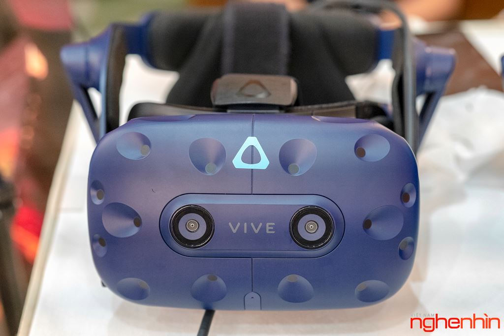 HTC ra mắt bộ 3 kính thực tế ảo VIVE giá từ 20,7 triệu ảnh 6