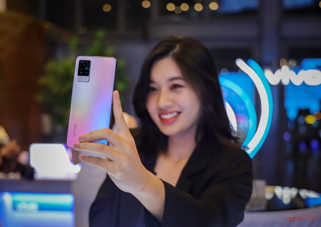 vivo V21 5G ra mắt người dùng Việt giá 10 triệu tặng kèm quà 1,5 triệu ảnh 1