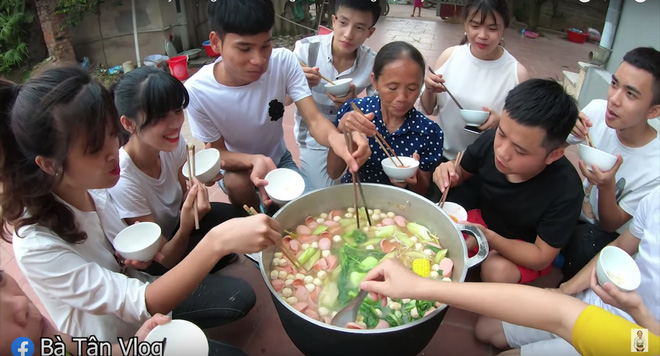 A đây rồi: bà Tân Vlog đã làm nồi lẩu Thái siêu cay khổng lồ ăn mừng chiến thắng của tuyển Việt Nam rồi này - Ảnh 5.