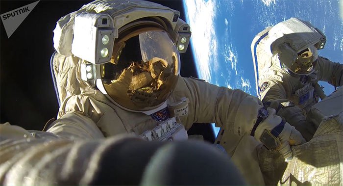 Các phi hành gia trên Trạm vũ trụ quốc tế ISS.