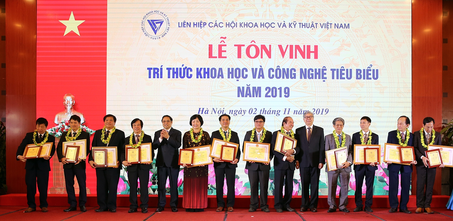112 trí thức khoa học và công nghệ tiêu biểu đã được Đoàn Chủ tịch Hội đồng Trung ương Liên hiệp Hội Việt Nam quyết định công nhận và tặng bằng khen. 