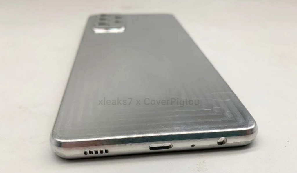 Khuôn ốp lưng Samsung Galaxy A72 hé lộ thiết kế điện thoại ảnh 2
