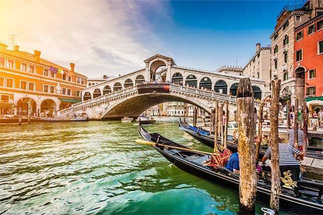 Venice là một địa danh du lịch nổi tiếng nhất nước Ý.