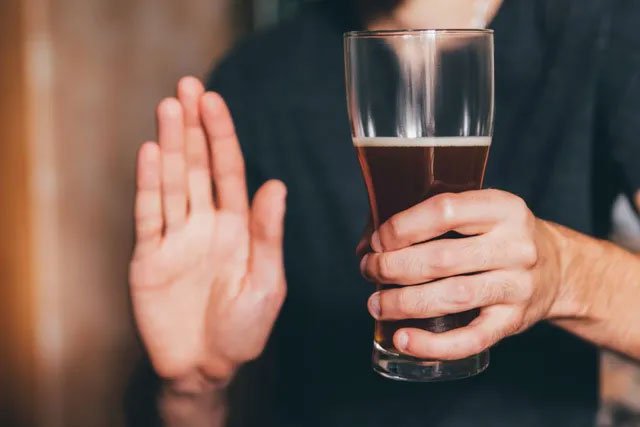 Giảm lượng bia, rượu có thể làm giảm nguy cơ mắc bệnh gút.