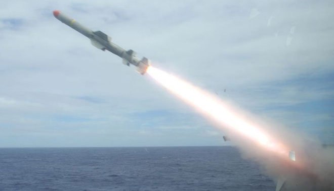 Tên lửa này có thể lướt qua các con tàu trước khi bắn trúng các mục tiêu mô phỏng.
