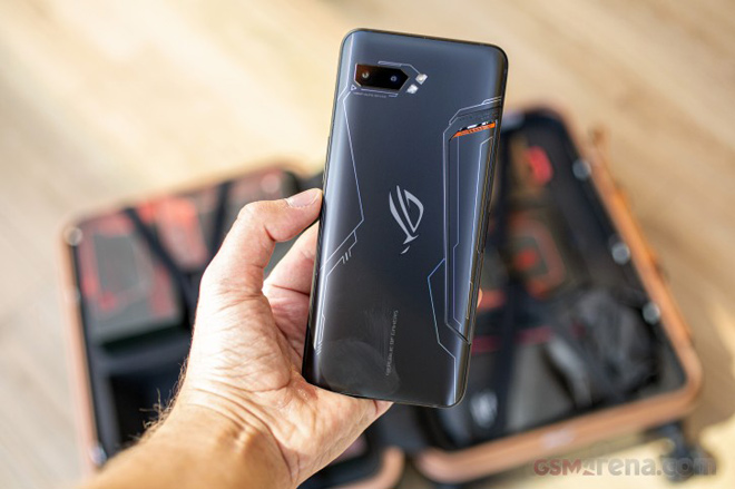 tren tay smartphone choi game “dinh dam” asus rog phone ii hinh anh 2