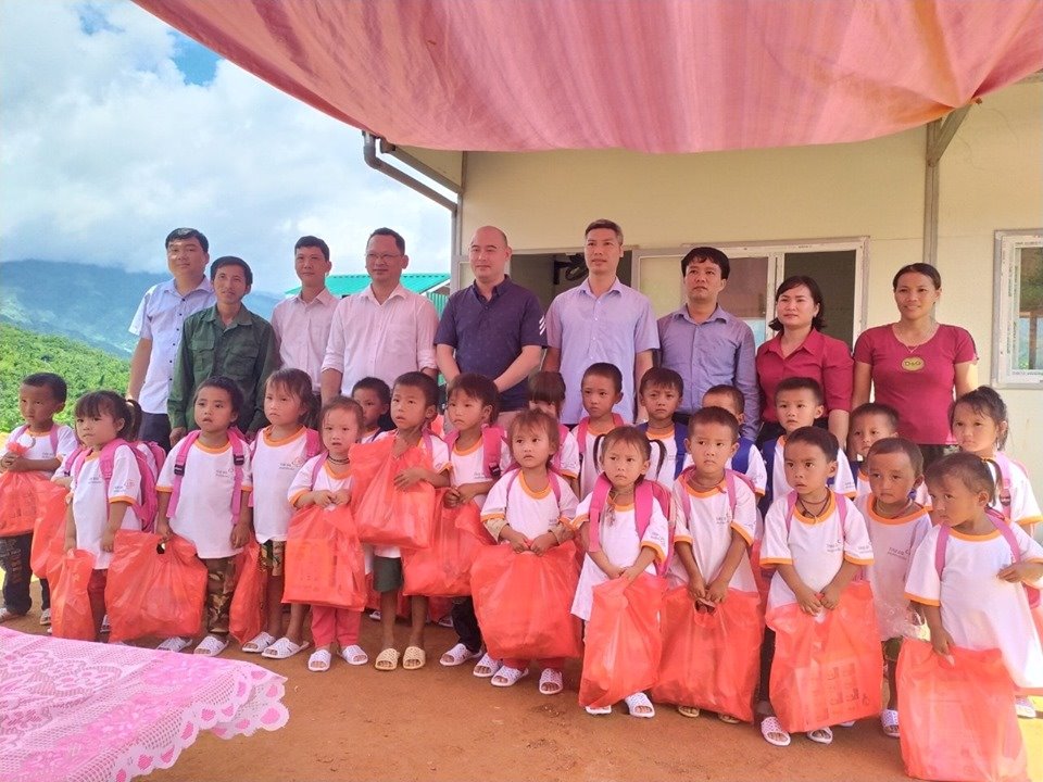 Thủ Đô Multimedia trao tặng hai lớp học tại điểm trường vùng cao khó khăn tại Séo Mí Chải và Huê Đeng