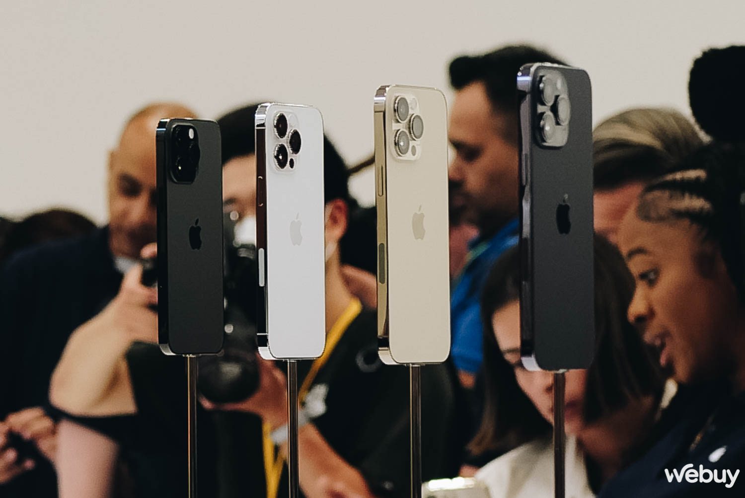 Cận cảnh iPhone 14 Pro tại sự kiện Apple: Thiết kế 