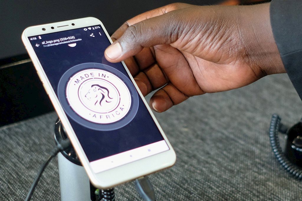 Ra mắt smartphone “Made in Africa” đầu tiên