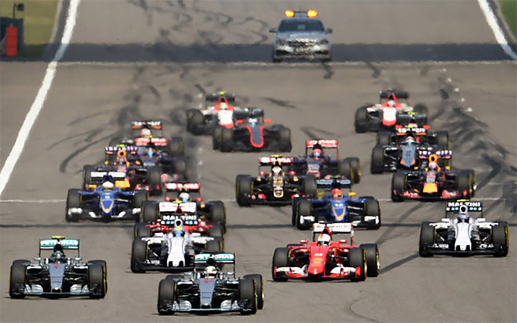 Đường đua ở Monaco GP và Singapore GP đều được hình thành từ chính các con phố sinh hoạt thường ngày.