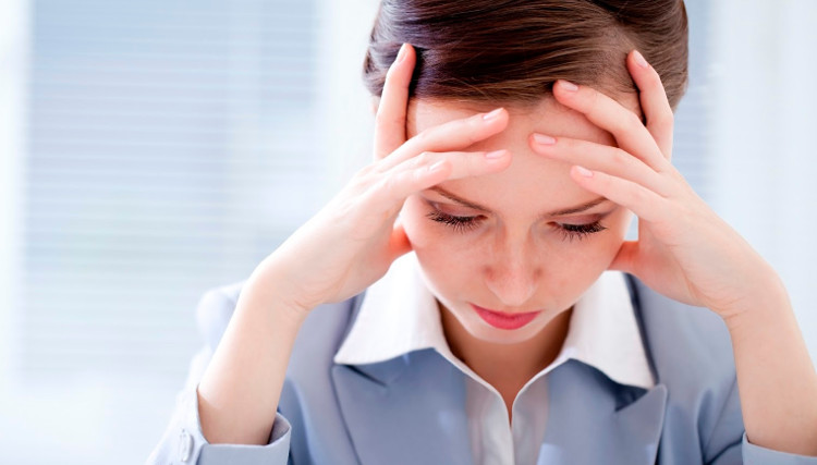 Mệt đột ngột không giải thích được; đau đầu, chóng mặt lả đi... là một trong những dấu hiệu của hạ đường huyết.