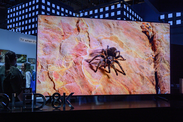 Cận cảnh TV 8K màn hình lớn nhất thế giới 98 inch của Samsung - Ảnh 3.