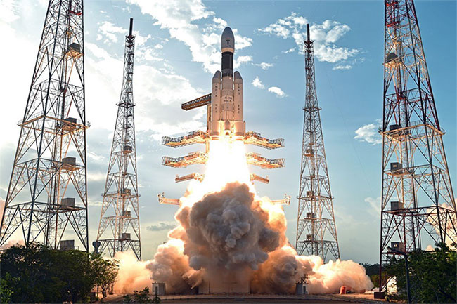 Tên lửa đẩy hạng nặng GSLV Mark III phóng một vệ tinh lên quỹ đạo. 