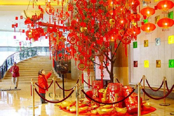 Với ý tưởng trang trí nhà cửa Tết kiểu Trung Quốc 2024, bạn sẽ không chỉ tạo ra không gian lung linh, sang trọng, mà còn giữ được tính chất truyền thống tuyệt vời của một đất nước giàu có văn hoá. Tất cả những gì bạn cần là sự sáng tạo và tinh thần Tết lành.