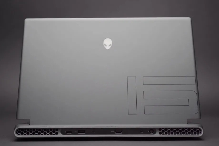 M15 R5 là laptop gaming sử dụng chip AMD đầu tiên của Alienware ảnh 2