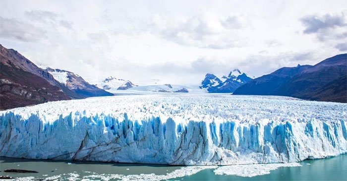 Sông băng Perito Moreno trải dài trên diện tích 250km2 với chiều dài 30km