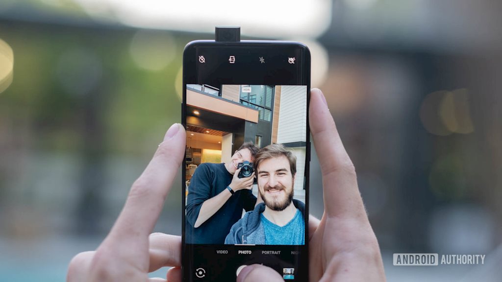 8 điện thoại Android chụp ảnh “tự sướng” đẹp nhất hiện nay