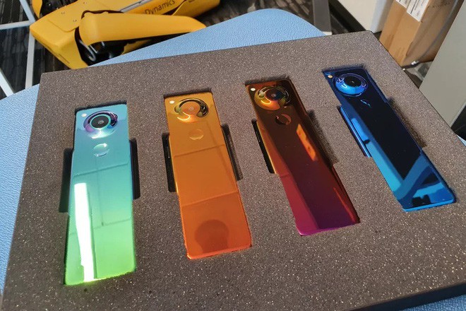 Essential Phone 2 hé lộ với thân hình dài đuột, nhiều màu sắc ảnh 2