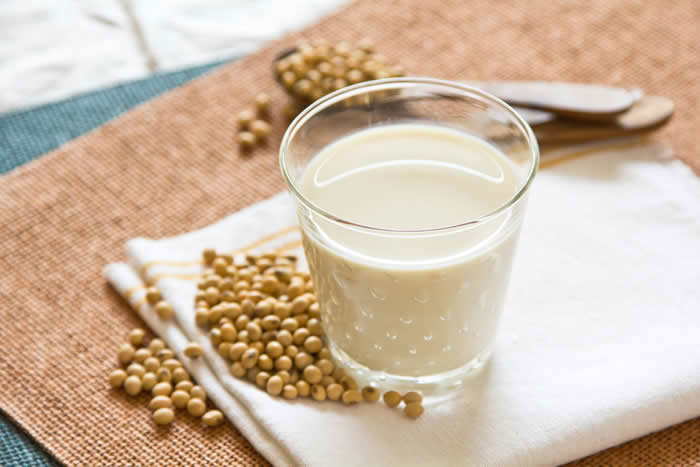 Sữa đậu nành nhất định phải được đun sôi kỹ trước khi uống.
