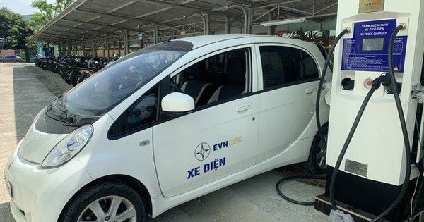 Trước VinFast từ lâu, EVN đã tự sản xuất và lắp đặt trạm sạc nhanh cho ô tô điện, vừa được trao giải Make in Viet Nam - Ảnh 1.