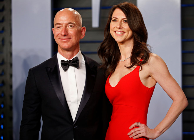 Tỷ phú giàu nhất thế giới Jeff Bezos ly dị vợ sau 25 năm - 1