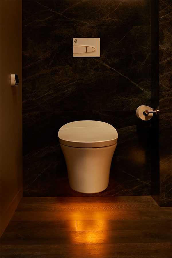 Toilet cũng có chế độ chiếu sáng theo tâm trạng và thay đổi độ ấm nóng.
