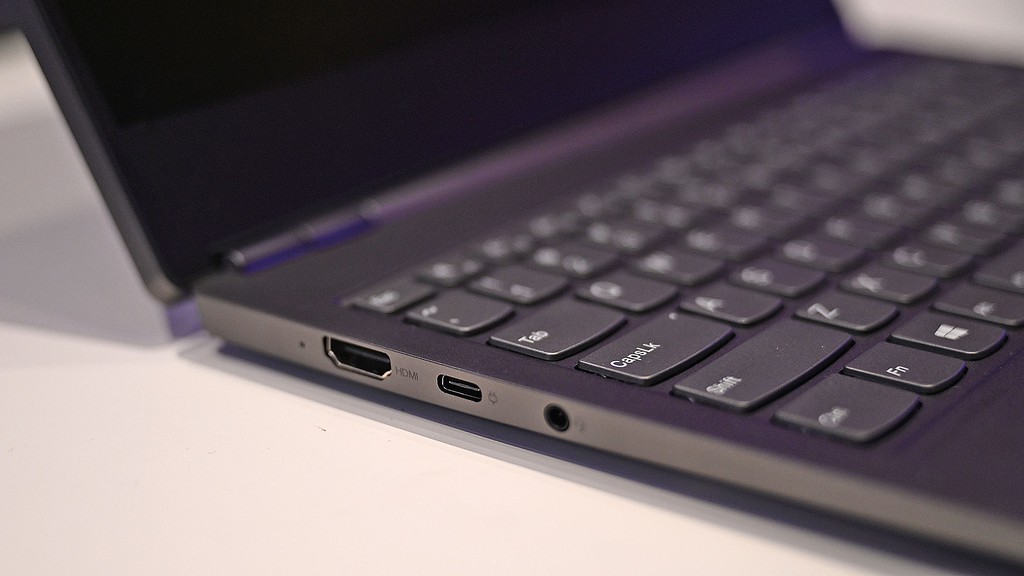 Lenovo ThinkBook Plus: laptop 2 màn hình e-ink, pin 10 tiếng, giá từ 1.200 USD ảnh 4