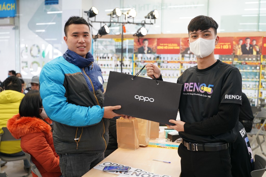 Oppo Reno5 mở bán với kỷ lục 42.000 đơn đặt cọc ảnh 2