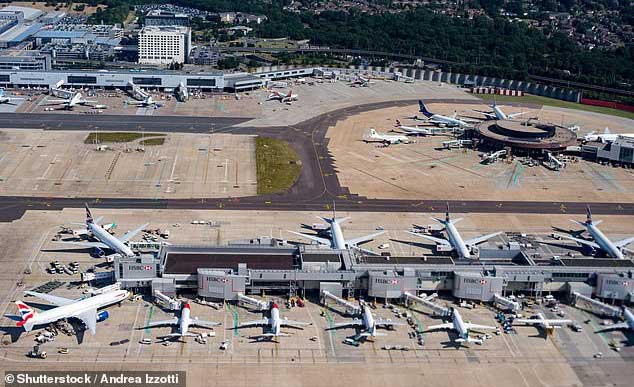 Hãng hàng không British Airways phải hủy hàng trăm chuyến bay vì dịch bệnh Covid-19 lây lan