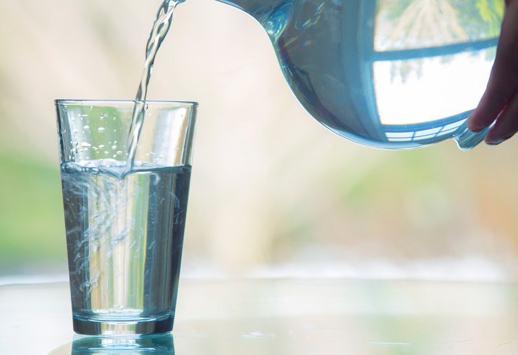 Nước đun sôi để lâu quá 24 giờ có thể gây hại cho cơ thể nếu uống vào sáng sớm.