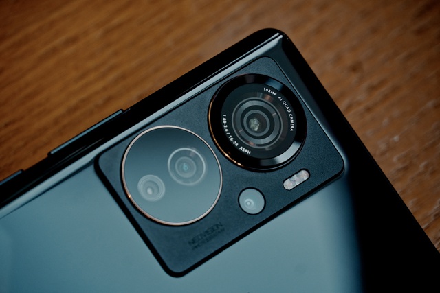 ZTE Axon 40 Ultra ra mắt: Thiết kế đẹp hơn Galaxy S22 Ultra, Snapdragon 8 Gen 1, có camera selfie ẩn dưới màn hình, giá 17 triệu - Ảnh 10.