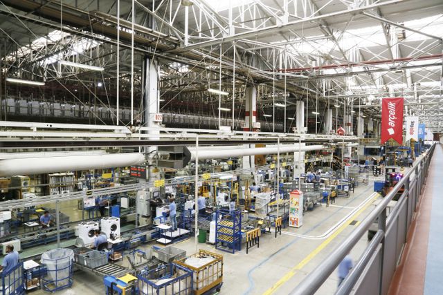 Mục sở thị nhà máy sản xuất máy giặt lớn nhất châu Âu - 1