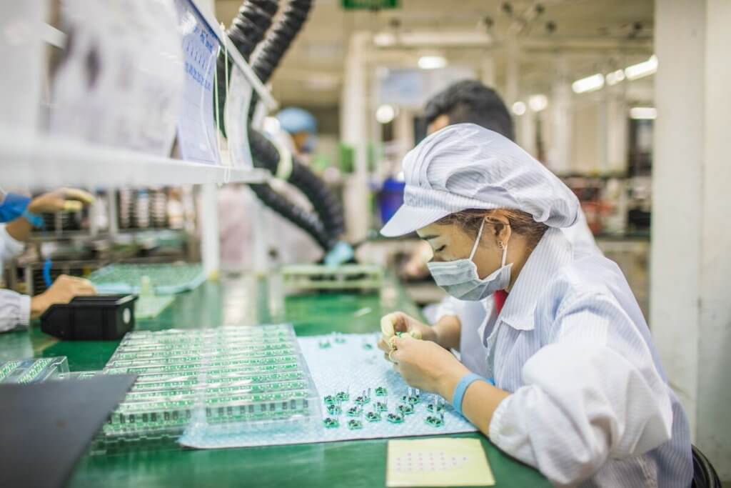 Việt Nam phải thay đổi từ một nền kinh tế chuyên gia công thành một nền kinh tế mà giá trị gia tăng dựa trên những sản phẩm và quy trình đổi mới sáng tạo. Ảnh: East West Manufacturing