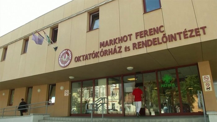  Bệnh viện Ferenc Markhot tiếp nhận điều trị cho khoảng 35.000 bệnh nhân nội trú mỗi năm.