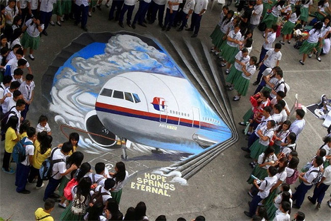 Tranh vẽ máy bay MH370 tại một trường học ở Philippines.