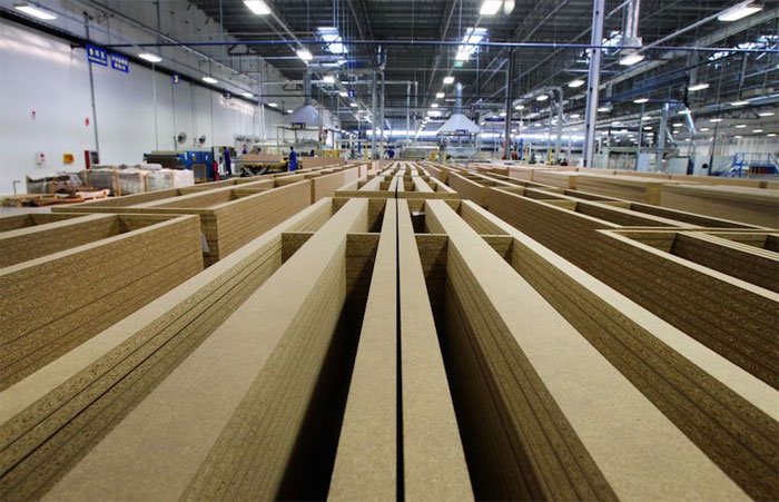 Đồ gỗ của IKEA chiếm 1% lượng tiêu thụ gỗ trên thế giới, không hề ít đâu nhé.