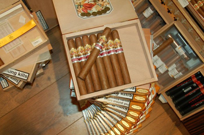 Những gói xì gà thành phẩm chuẩn bị xuất đi khắp nơi trên thế giới