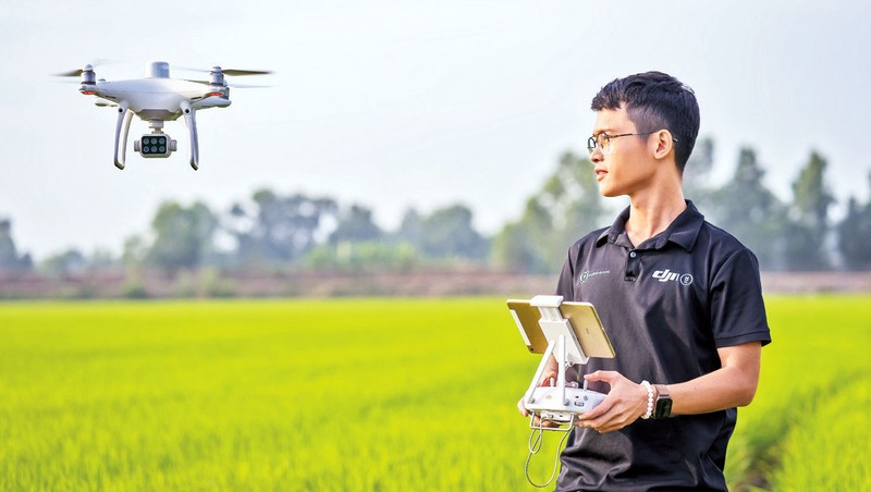 Nguyễn Văn Thiên Vũ - Công ty CP thiết bị bay AgriDrone Việt Nam với khát vọng ứng dụng công nghệ máy bay không người lái vào nông nghiệp.
