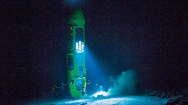 Đạo diễn lừng danh James Cameron thực hiện chuyến lặn tới Challenger Deep vào năm 2012