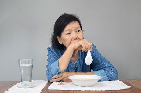 Cảm giác về vị giác, khứu giác có ảnh hưởng tới sự thèm ăn của người già.